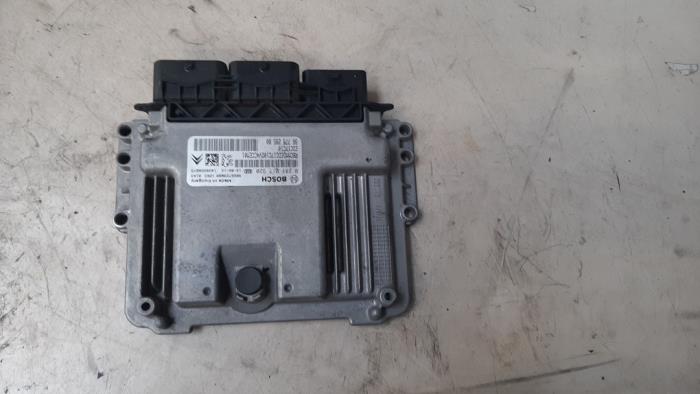 Kontaktslot + computer van een Peugeot 208 I (CA/CC/CK/CL) 1.4 HDi 2012