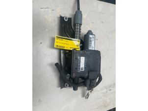 Gebruikte Handrem motor Opel Insignia Country Tourer 2.0 CDTI 16V 130 ecoFLEX Prijs € 76,23 Inclusief btw aangeboden door Autosloperij de Turk