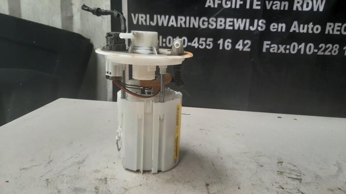 Benzinepomp van een Kia Rio III (UB) 1.4 CVVT 16V 2012