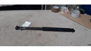 Gebruikte Set Gasdempers Achterklep Volvo V50 (MW) 2.0 D 16V Prijs € 21,78 Inclusief btw aangeboden door Autosloperij de Turk