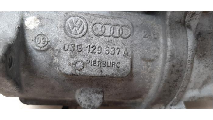 Uitlaat gasklep (EGR) van een Volkswagen Golf V (1K1) 1.9 TDI 2010