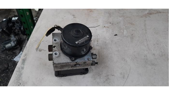Gebruikte ABS Pomp Chrysler Voyager/Grand Voyager (RG/RS) 2.5 CRD 16V Prijs € 82,28 Inclusief btw aangeboden door Autosloperij de Turk