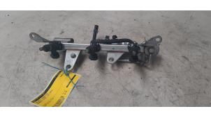 Gebruikte Injector brug Renault Clio III (BR/CR) 1.2 16V 75 Prijs € 32,67 Inclusief btw aangeboden door Autosloperij de Turk
