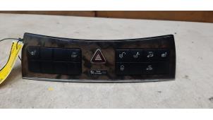 Gebruikte Schakelaar Mercedes CLK (R209) 3.0 280 V6 18V Prijs € 38,72 Inclusief btw aangeboden door Autosloperij de Turk