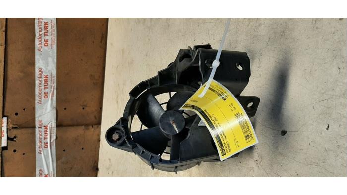 Stekker kachel ventilatormotor van een Renault Twingo III (AH) 1.0 SCe 70 12V 2017