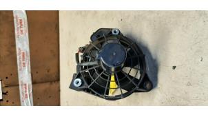 Gebruikte Stekker kachel ventilatormotor Renault Twingo III (AH) 1.0 SCe 70 12V Prijs € 40,00 Margeregeling aangeboden door Autosloperij de Turk