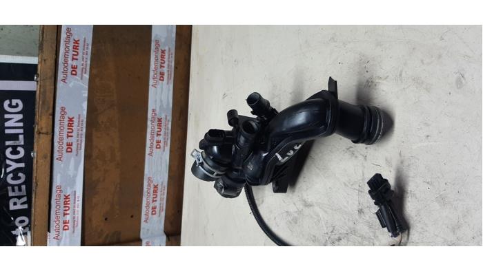 Thermostaat van een Peugeot 207/207+ (WA/WC/WM) 1.4 16V 2006