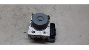 Gebruikte ABS Pomp Renault Clio IV (5R) 0.9 Energy TCE 90 12V Prijs € 54,45 Inclusief btw aangeboden door Autosloperij de Turk