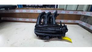 Gebruikte Inlaatspruitstuk Peugeot 208 I (CA/CC/CK/CL) 1.2 Vti 12V PureTech 82 Prijs € 54,45 Inclusief btw aangeboden door Autosloperij de Turk