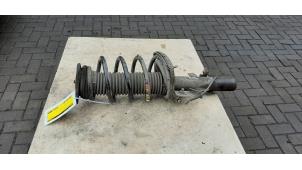 Gebruikte Schokbreker rechts-voor Ford Focus 3 1.0 Ti-VCT EcoBoost 12V 125 Prijs € 54,45 Inclusief btw aangeboden door Autosloperij de Turk
