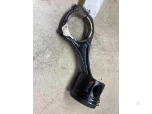 Gebruikte Zuiger Mercedes E (C207) E-350 CDI V6 24V Prijs € 54,45 Inclusief btw aangeboden door Autosloperij de Turk