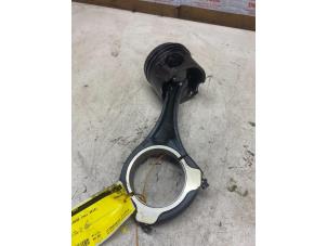 Gebruikte Zuiger Mercedes E (C207) E-350 CDI V6 24V Prijs € 54,45 Inclusief btw aangeboden door Autosloperij de Turk