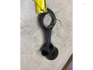 Gebruikte Zuiger Mercedes E (C207) E-350 CDI V6 24V Prijs € 54,45 Inclusief btw aangeboden door Autosloperij de Turk