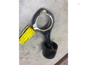 Gebruikte Zuiger Mercedes E (C207) E-350 CDI V6 24V Prijs € 54,45 Inclusief btw aangeboden door Autosloperij de Turk