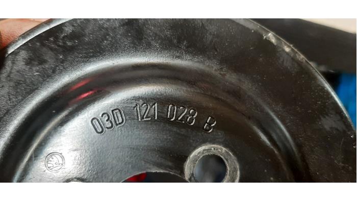 Krukas Poelie van een Audi A1 (8X1/8XK) 1.4 TFSI 16V 122 2015