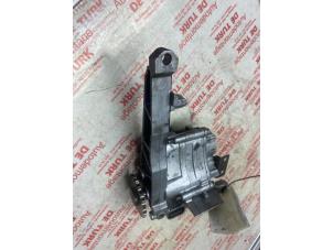 Gebruikte Oliepomp Mercedes CLS (C219) 320 CDI 24V Prijs € 54,45 Inclusief btw aangeboden door Autosloperij de Turk