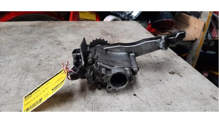 Gebruikte Oliepomp Mercedes C (W204) 3.0 C-350 CDI V6 24V Prijs € 54,45 Inclusief btw aangeboden door Autosloperij de Turk