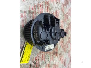 Gebruikte Kachel Ventilatiemotor Renault Megane II (BM/CM) 1.4 16V 98 Prijs € 32,67 Inclusief btw aangeboden door Autosloperij de Turk