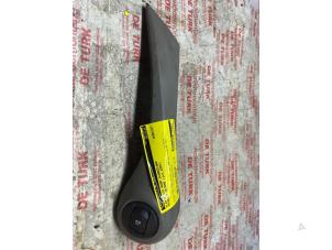 Gebruikte Elektrisch Raam Schakelaar Renault Megane II (BM/CM) 1.4 16V 98 Prijs € 21,78 Inclusief btw aangeboden door Autosloperij de Turk