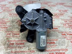 Gebruikte Ruitenwissermotor achter Peugeot 208 I (CA/CC/CK/CL) 1.0 Vti 12V PureTech Prijs € 26,62 Inclusief btw aangeboden door Autosloperij de Turk