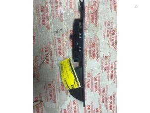 Gebruikte Schakelaar Elektrisch Raam Citroen C4 Berline (LC) 1.6 HDi 16V Prijs € 32,67 Inclusief btw aangeboden door Autosloperij de Turk