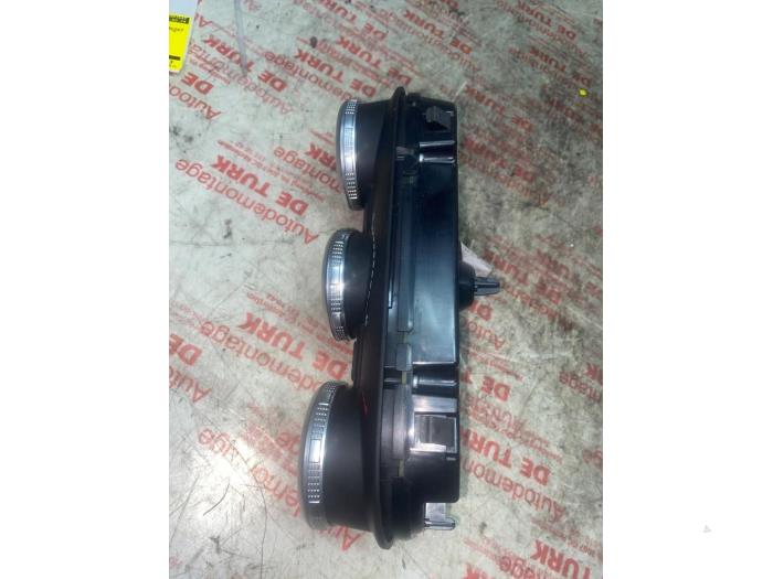 Kachel Bedieningspaneel van een Alfa Romeo Giulietta (940) 1.4 TB 16V MultiAir 2011