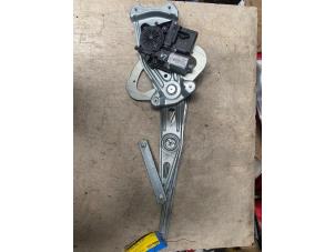 Gebruikte Raammechaniek 4Deurs links-achter Renault Grand Scénic III (JZ) 1.4 16V TCe 130 Prijs € 54,45 Inclusief btw aangeboden door Autosloperij de Turk