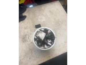 Gebruikte Benzinepomp Renault Megane III Coupe (DZ) 1.4 16V TCe 130 Prijs € 54,45 Inclusief btw aangeboden door Autosloperij de Turk