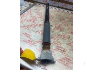 Gebruikte Schokdemper links-achter Ford Fiesta 6 (JA8) 1.0 EcoBoost 12V 125 Prijs € 26,62 Inclusief btw aangeboden door Autosloperij de Turk