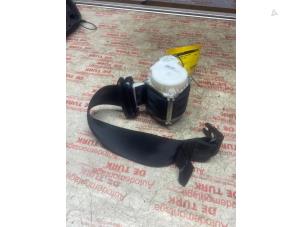 Gebruikte Veiligheidsgordel links-achter Ford Fiesta 6 (JA8) 1.0 EcoBoost 12V 125 Prijs € 26,62 Inclusief btw aangeboden door Autosloperij de Turk