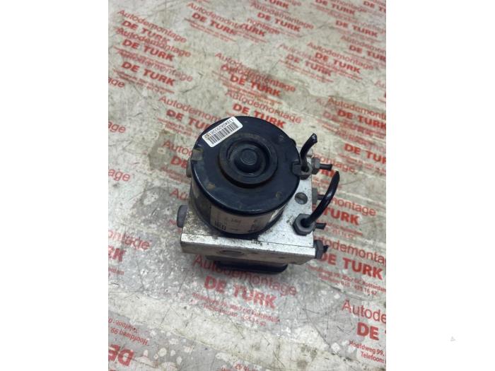 Gebruikte ABS Pomp Ford Fiesta 5 (JD/JH) 1.4 TDCi Prijs € 82,28 Inclusief btw aangeboden door Autosloperij de Turk