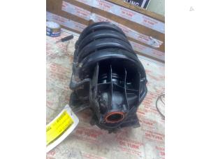 Gebruikte Inlaatspruitstuk Volkswagen Golf Plus (5M1/1KP) 1.9 TDI 105 Prijs € 54,45 Inclusief btw aangeboden door Autosloperij de Turk