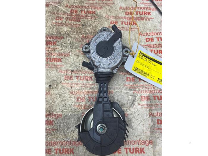 Gebruikte Spanner multiriem Peugeot 207 CC (WB) 1.6 16V Prijs € 21,78 Inclusief btw aangeboden door Autosloperij de Turk