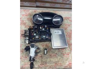 Gebruikte Kontaktslot + computer Opel Astra K 1.0 Turbo 12V Prijs € 272,25 Inclusief btw aangeboden door Autosloperij de Turk