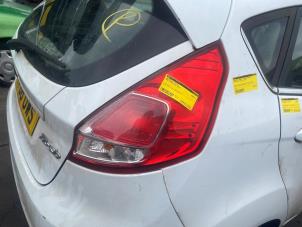 Gebruikte Achterlicht rechts Ford Fiesta 6 (JA8) 1.0 EcoBoost 12V 125 Prijs € 43,56 Inclusief btw aangeboden door Autosloperij de Turk