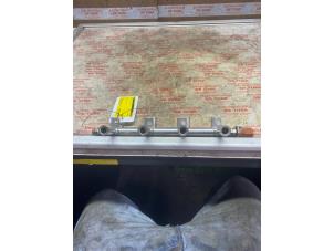 Gebruikte Injector brug Audi A1 Sportback (8XA/8XF) 1.4 TFSI Cylinder on demand 16V Prijs € 36,30 Inclusief btw aangeboden door Autosloperij de Turk