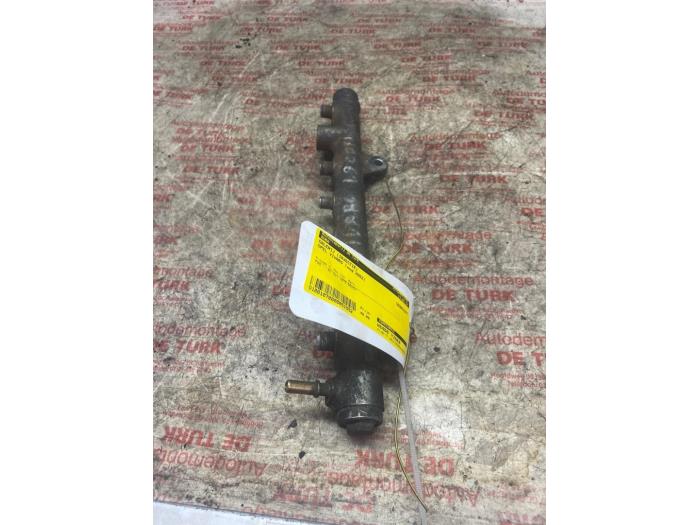 Gebruikte Injector brug Opel Vivaro 1.9 DTI 16V Prijs € 43,56 Inclusief btw aangeboden door Autosloperij de Turk
