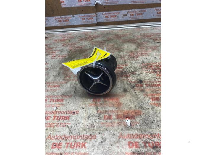 Gebruikte Luchtrooster Dashboard Mercedes B (W246/W242) 1.6 B-180 BlueEFFICIENCY Turbo 16V Prijs € 21,78 Inclusief btw aangeboden door Autosloperij de Turk