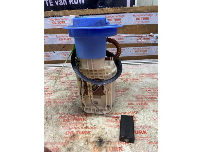 Benzinepomp van een Volkswagen Eos (1F7/F8) 2.0 TFSI 16V 2006