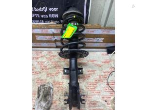 Gebruikte Schokdemper rechts-voor Volkswagen Transporter/Caravelle T5 2.0 TDI DRF Prijs € 54,45 Inclusief btw aangeboden door Autosloperij de Turk