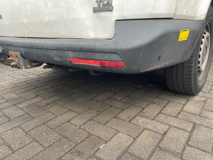 Gebruikte Bumper achter Volkswagen Transporter T5 2.0 TDI BlueMotion Prijs € 108,90 Inclusief btw aangeboden door Autosloperij de Turk