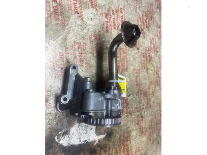 Gebruikte Oliepomp Volkswagen Transporter T5 2.0 TDI BlueMotion Prijs € 54,45 Inclusief btw aangeboden door Autosloperij de Turk