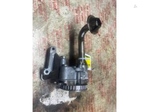 Gebruikte Oliepomp Volkswagen Transporter T5 2.0 TDI BlueMotion Prijs € 54,45 Inclusief btw aangeboden door Autosloperij de Turk