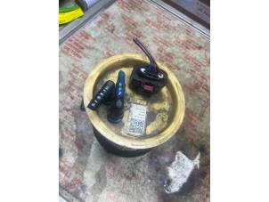 Gebruikte Dieselpomp Volkswagen Transporter T5 2.0 TDI BlueMotion Prijs € 54,45 Inclusief btw aangeboden door Autosloperij de Turk