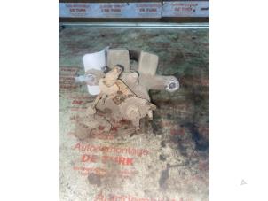 Gebruikte Remklauw (Tang) rechts-achter Renault Megane III CC (EZ) 1.4 16V TCe 130 Prijs € 38,72 Inclusief btw aangeboden door Autosloperij de Turk