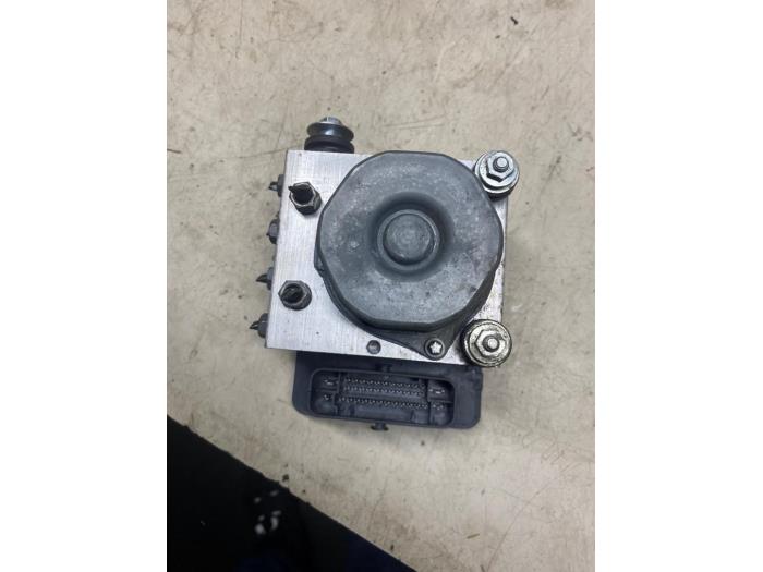 Gebruikte ABS Pomp Renault Clio IV (5R) 0.9 Energy TCE 90 12V Prijs € 12,10 Inclusief btw aangeboden door Autosloperij de Turk