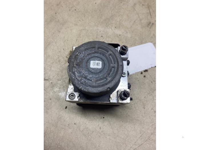 Gebruikte ABS Pomp Peugeot 208 I (CA/CC/CK/CL) 1.0 Vti 12V PureTech Prijs € 36,30 Inclusief btw aangeboden door Autosloperij de Turk