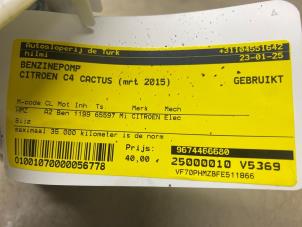 Benzinepomp van een Citroën C4 Cactus (0B/0P) 1.2 PureTech 82 12V 2015