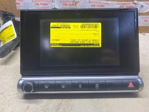 Gebruikte Display Multi Media regelunit Citroen C4 Cactus (0B/0P) 1.2 PureTech 82 12V Prijs € 163,35 Inclusief btw aangeboden door Autosloperij de Turk
