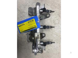 Gebruikte Injector brug Renault Clio IV (5R) 0.9 Energy TCE 90 12V Prijs € 32,67 Inclusief btw aangeboden door Autosloperij de Turk